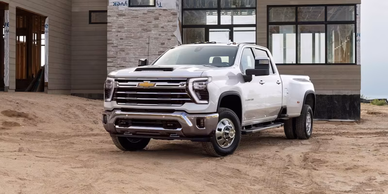 2025 Chevrolet Silverado 3500 LTZ Dual Rear Wheel Crew Cab, Long Bed (4WD) - Image 4