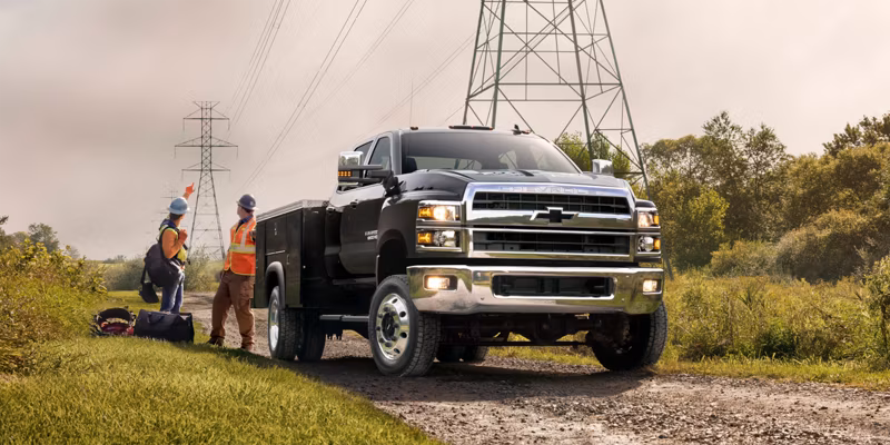 2025 Chevrolet Silverado 4500 HD Crew Cab - Image 5
