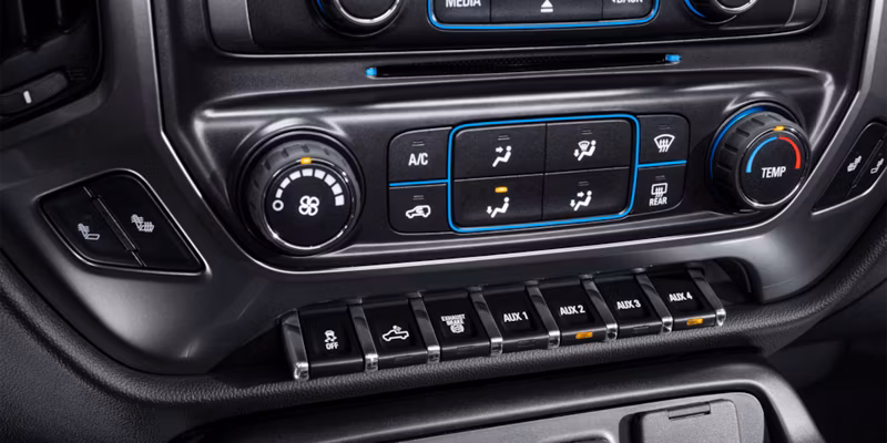 2025 Chevrolet Silverado 5500 HD Regular Cab - Image 10